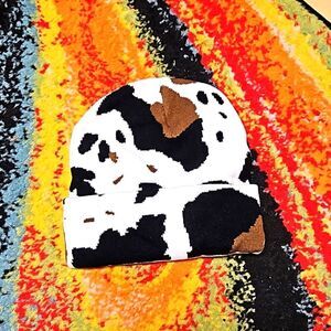- 💯💯🔥🔥New!!!.. TRENDING COW PRINT BEANIES!!!